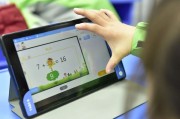 学生平板电脑学习机器人 智能教育新时代