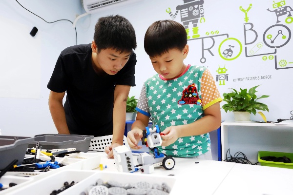学习机器人课程 开启机器人世界的探索之旅