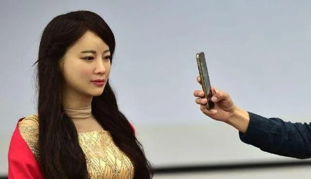 人工智能机器人女朋友 探讨未来科技带来的情感体验