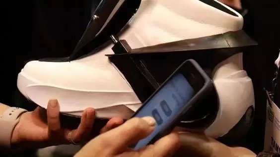 人工智能鞋子：未来的智能穿戴趋势