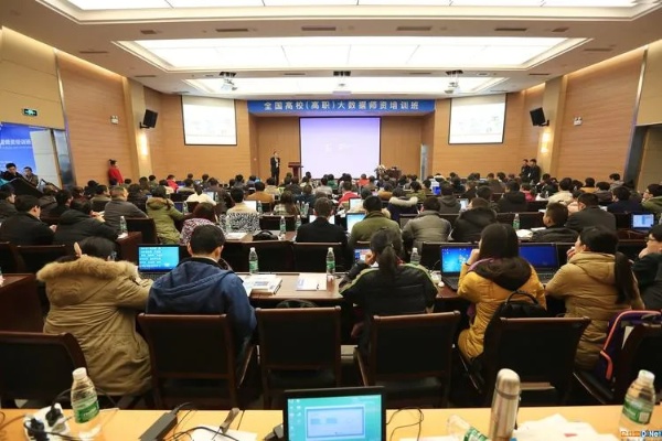 人工智能会议 探讨人工智能技术发展趋势与应用前景