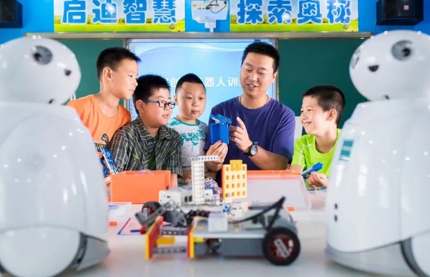 多功能学习机器人 让机器人助力学习，提高学习效率